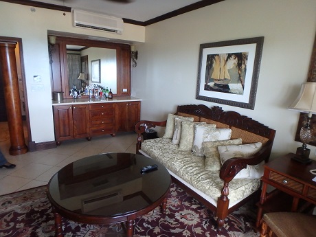 1-bedroom butler suite parlor