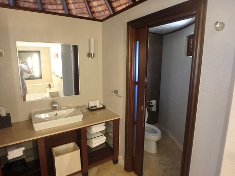 Caribbean beachfront butler rondoval bath