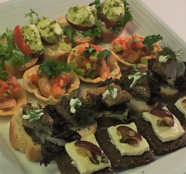 Hors d’oeuvres, canapes, petit fours, oh my! The Suite Concierge Lounge on the Oasis of the Seas