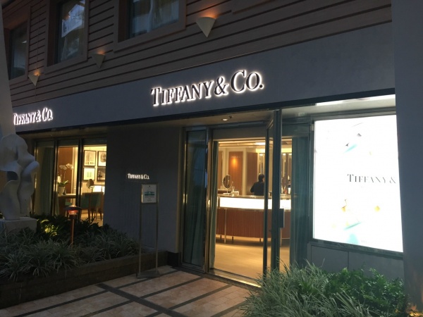 Tiffany & Co. located in the Central Park neighborhood