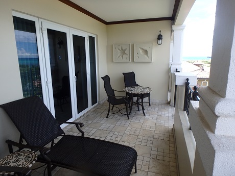 1-bedroom butler suite balcony